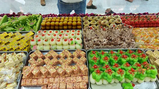 Lawazmat-e-Shereen Sweets and Bakers menu